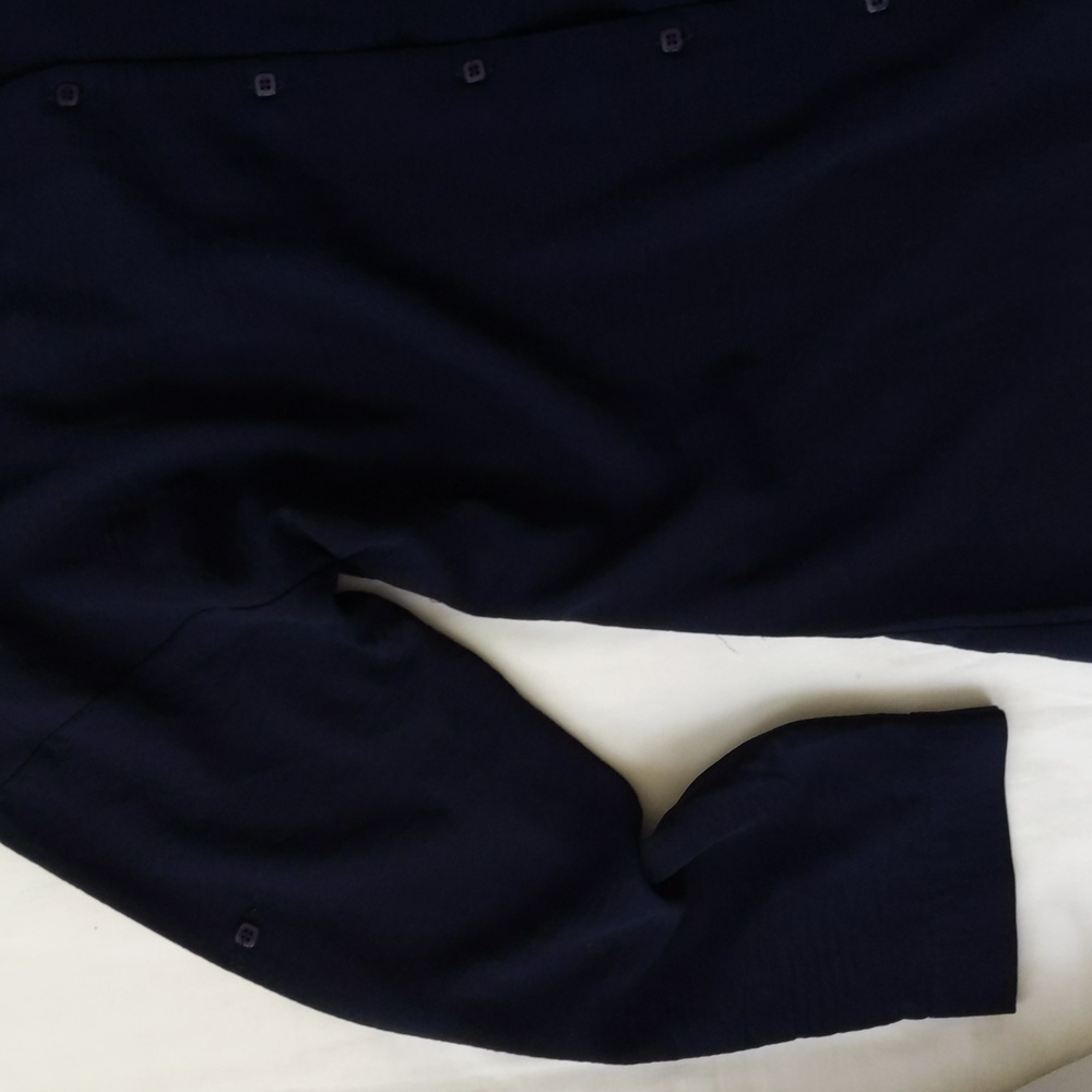 Loose v neck button down blouse - Picture 3 of 7